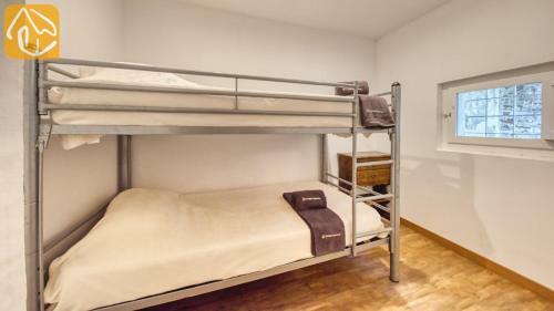 Lloret de Mar Villa Sleeps 14 Pool Wifi