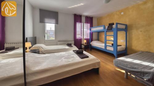 Lloret de Mar Villa Sleeps 14 Pool Wifi