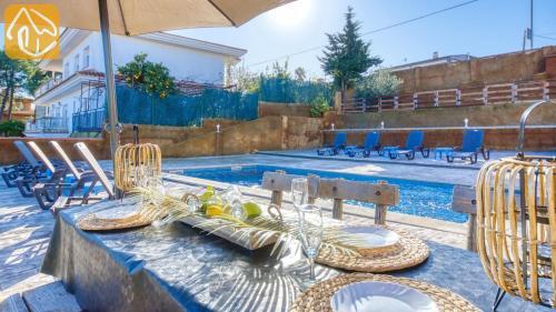 Lloret de Mar Villa Sleeps 14 Pool Wifi
