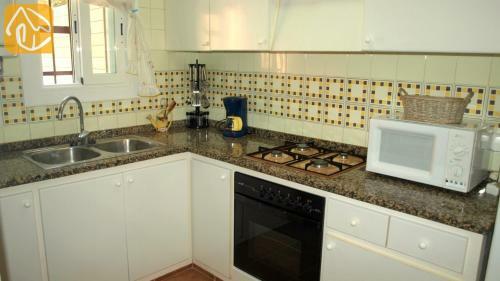 Lloret de Mar Villa Sleeps 6 Pool Wifi