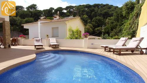Lloret de Mar Villa Sleeps 6 Pool Wifi