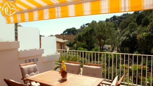 Lloret de Mar Villa Sleeps 6 Pool Wifi