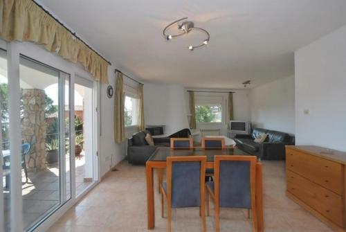 Lloret de Mar Villa Sleeps 10 Pool Wifi