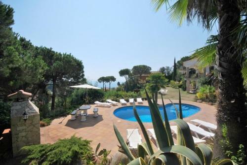 Lloret de Mar Villa Sleeps 10 Pool Wifi