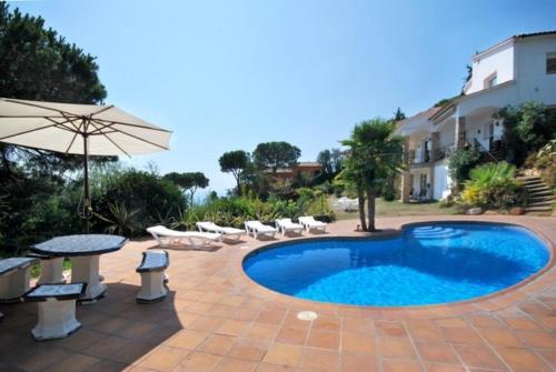 Lloret de Mar Villa Sleeps 10 Pool Wifi
