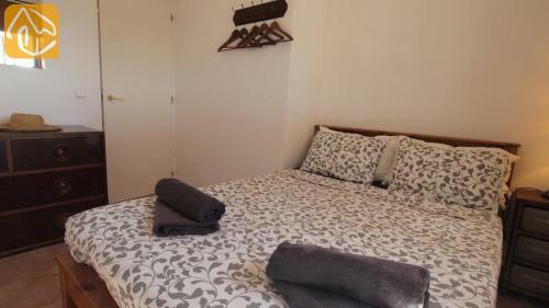 Caules Villa Sleeps 6 Pool Wifi