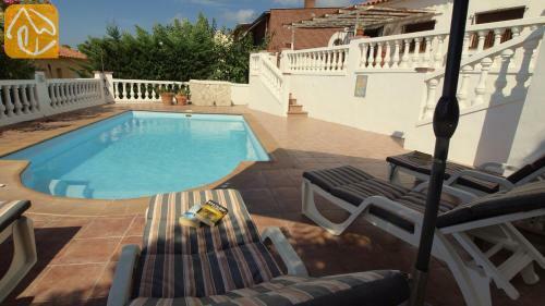 Caules Villa Sleeps 6 Pool Wifi