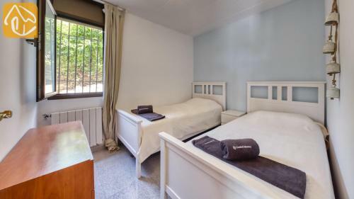 Lloret de Mar Villa Sleeps 12 Pool Wifi