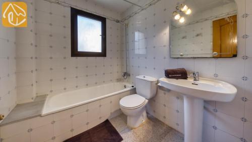 Lloret de Mar Villa Sleeps 12 Pool Wifi