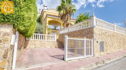 Lloret de Mar Villa Sleeps 8 Pool Wifi