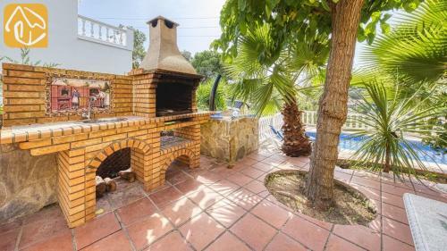 Lloret de Mar Villa Sleeps 8 Pool Wifi