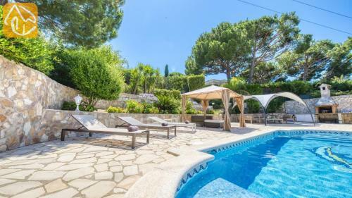 Lloret De Mar Villa Sleeps 7 Pool Wifi