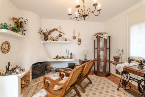 Lloret de Mar Villa Sleeps 6 With Pool And Free Wifi