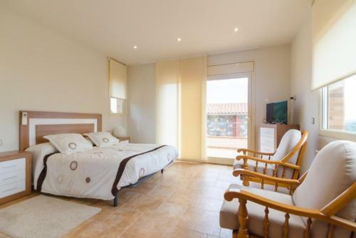 Lloret de Mar Villa Sleeps 8 Pool Air Con Wifi