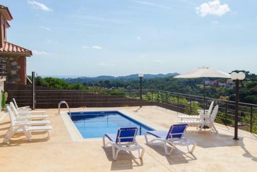 Lloret de Mar Villa Sleeps 8 Pool Air Con Wifi