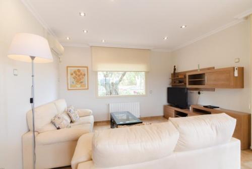 Lloret de Mar Villa Sleeps 8 Pool Air Con Wifi