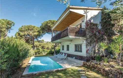 Five-bedroom Holiday Home In Lloret de Mar