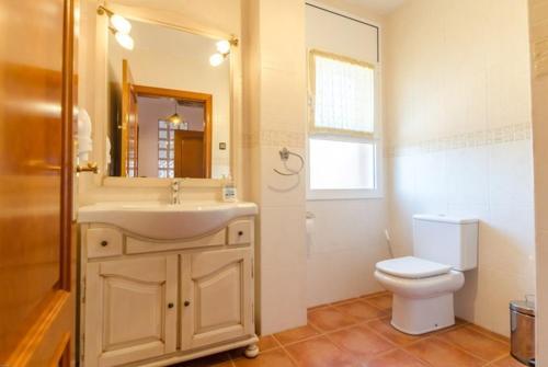 Lloret de Mar Villa Sleeps 10 Pool Wifi