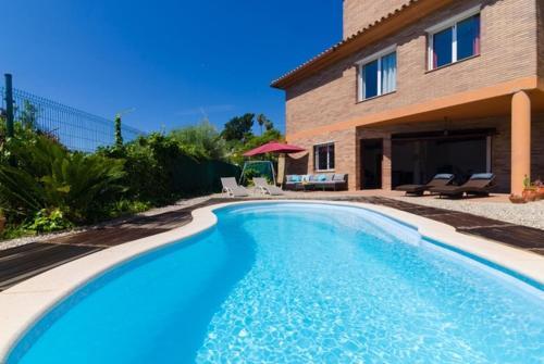 Lloret de Mar Villa Sleeps 10 Pool Wifi