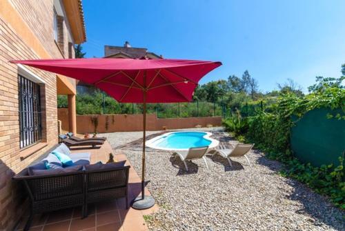 Lloret de Mar Villa Sleeps 10 Pool Wifi