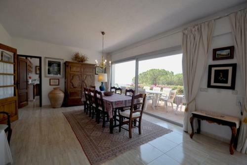 Lloret de Mar Villa Sleeps 8 Pool Wifi