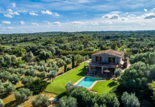 Llubi Holiday Home Sleeps 8 With Pool Air Con And Wifi