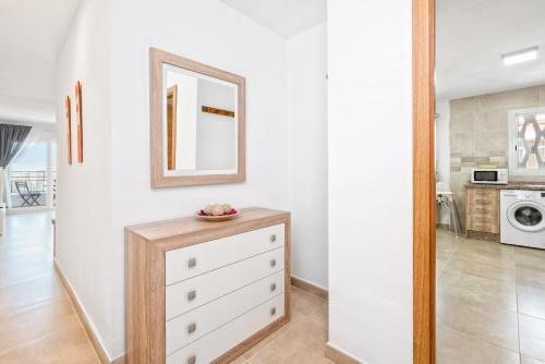 Malaga Station Apartment By Rafleys
