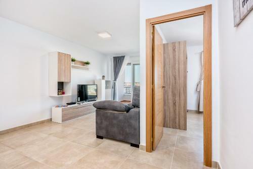 Malaga Station Apartment By Rafleys