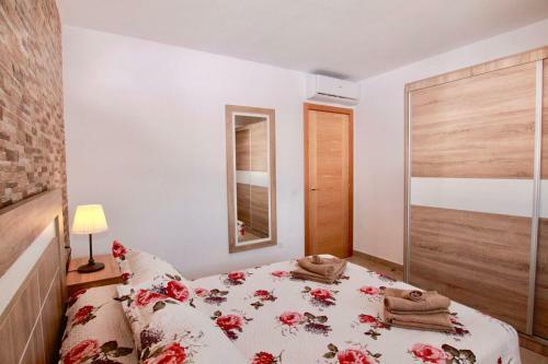 Malaga Station Apartment By Rafleys