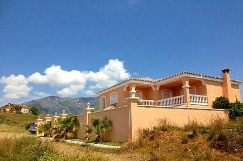 Malaga Villa Sleeps 10 With Pool And Air Con