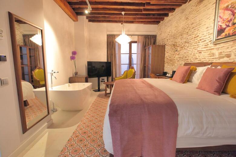 Anahita Boutique Hotel