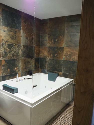 Apartamentos Rurales Posada De Monfrag�e Con Jacuzzi