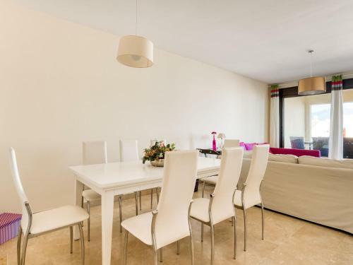 Comfortable Apartment In Manilva With Swimming Pool