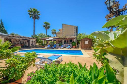 Manacor Villa Sleeps 8 With Pool And Air Con