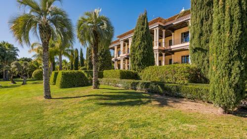 Marbella Villa Sleeps 12 With Pool And Air Con