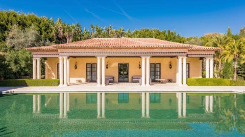 Marbella Villa Sleeps 12 With Pool And Air Con