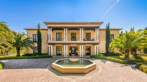 Marbella Villa Sleeps 12 With Pool And Air Con