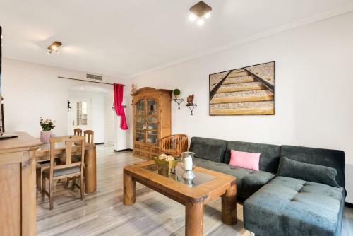 Apartamento de 2 Dormitorios En Medina Garden