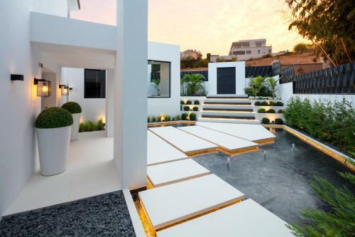 La Quinta Villa Sleeps 10 With Pool And Air Con