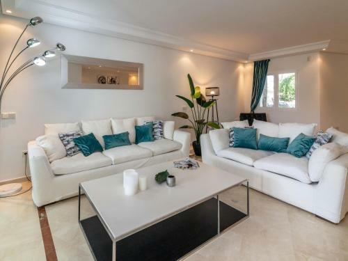 Apartamento Sophisticated Flat Next To Luxurious Puerto Ban�s