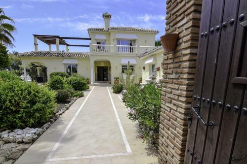 20001 - Exquisite Villa 50m To Beach