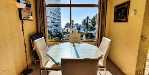 Skol 335. Fantastic Beachfront Apartment Facing South.