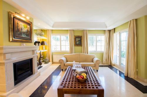 Villa Mare, Puerto Banus - R9965