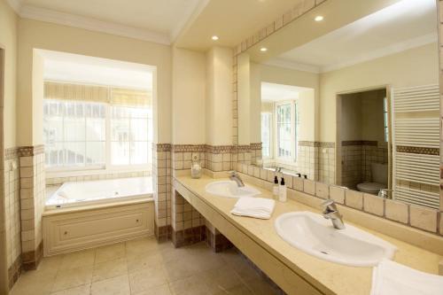 Villa Mare, Puerto Banus - R9965