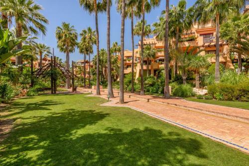 Apartamento de 2 Dormitorios En Bah�a de Alc�ntara