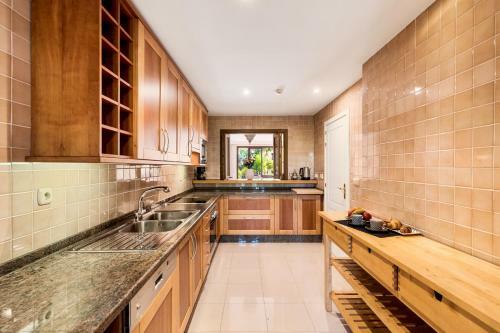 Apartamento de 2 Dormitorios En Bah�a de Alc�ntara