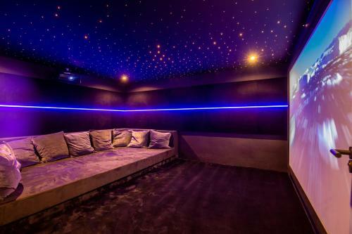 Designer Villa Luxury Cinema Pool View Nueva Andalucia