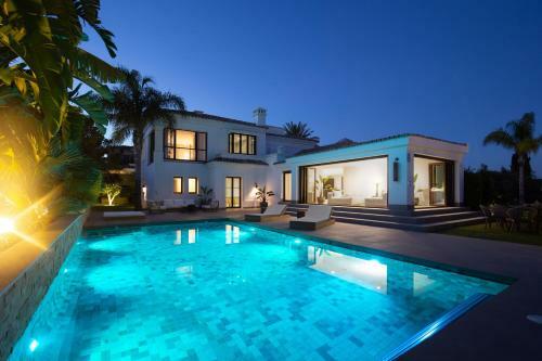 Designer Villa Luxury Cinema Pool View Nueva Andalucia