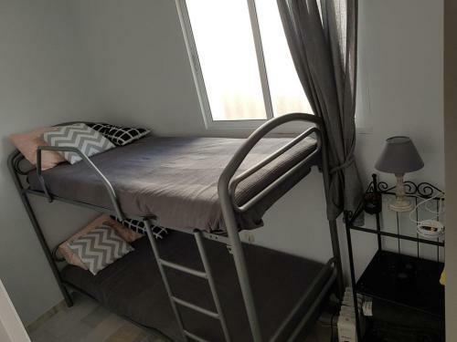 Sunny And Spacious Apartment With Own Entrance To Pool