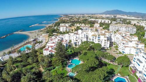 Lujoso Apartamento de 2 Dormitorios En Ban�s
